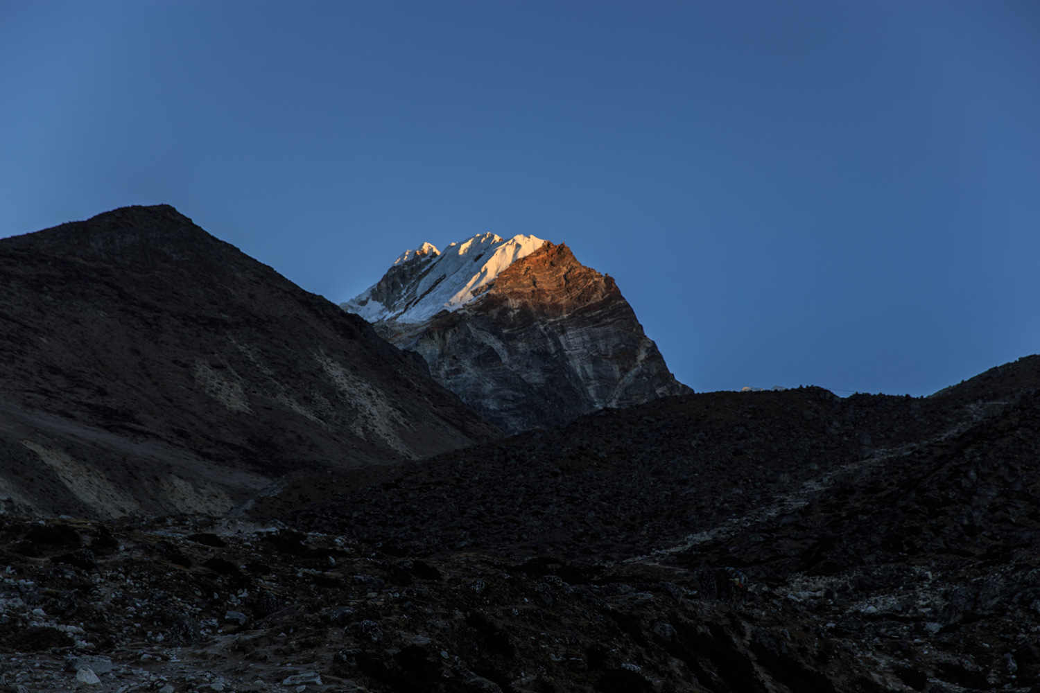   (Lobuche East) 6119    .