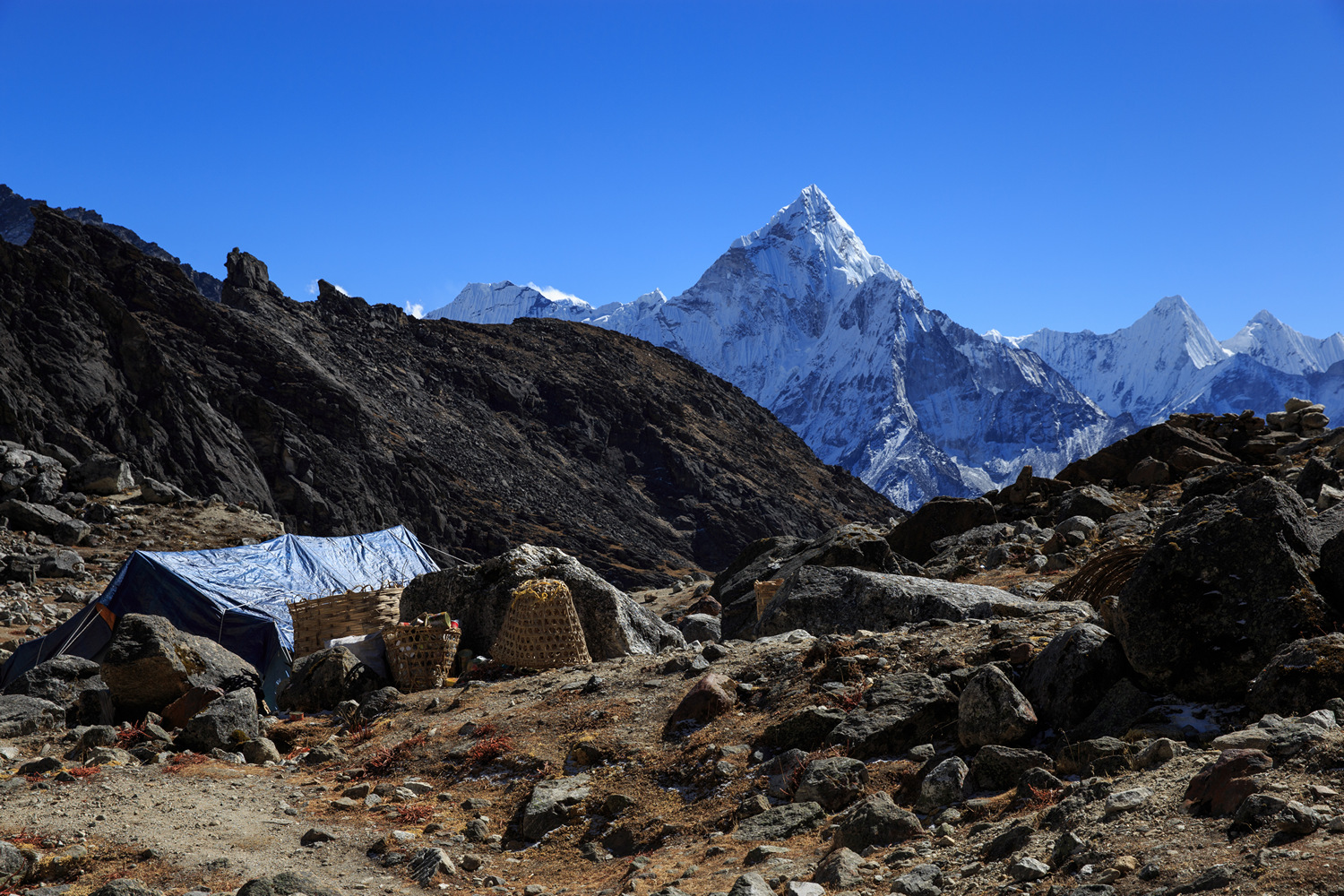      (Ama Dablam) 6812       (Lobuche East)   5200.