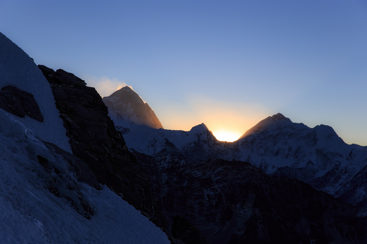      (Lobuche East) 6119.  6:26 ,  5800.   -    (Baruntse) 7129    (Num Ri) 6677,     (Makalu) 8460.