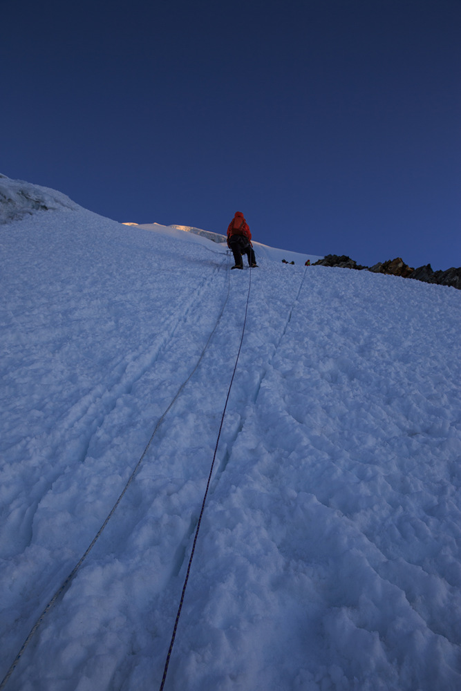      (Lobuche East) 6119.  6:27       .