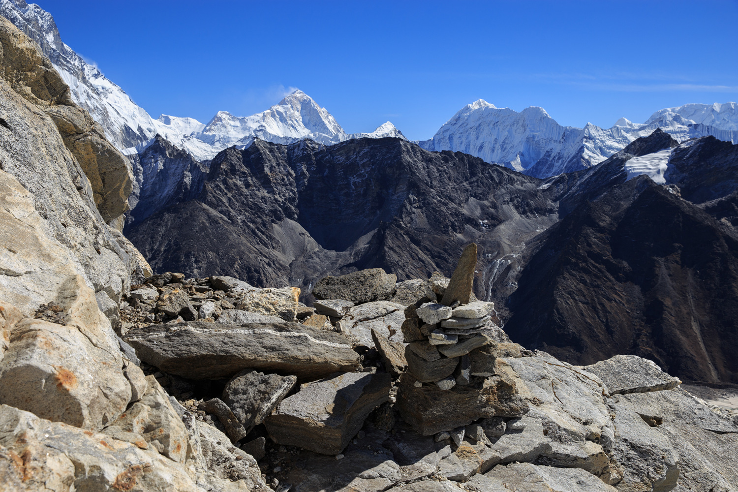      (Lobuche East) 6119.   -   5635  .   (Makalu) 8460,   (Baruntse) 7129.