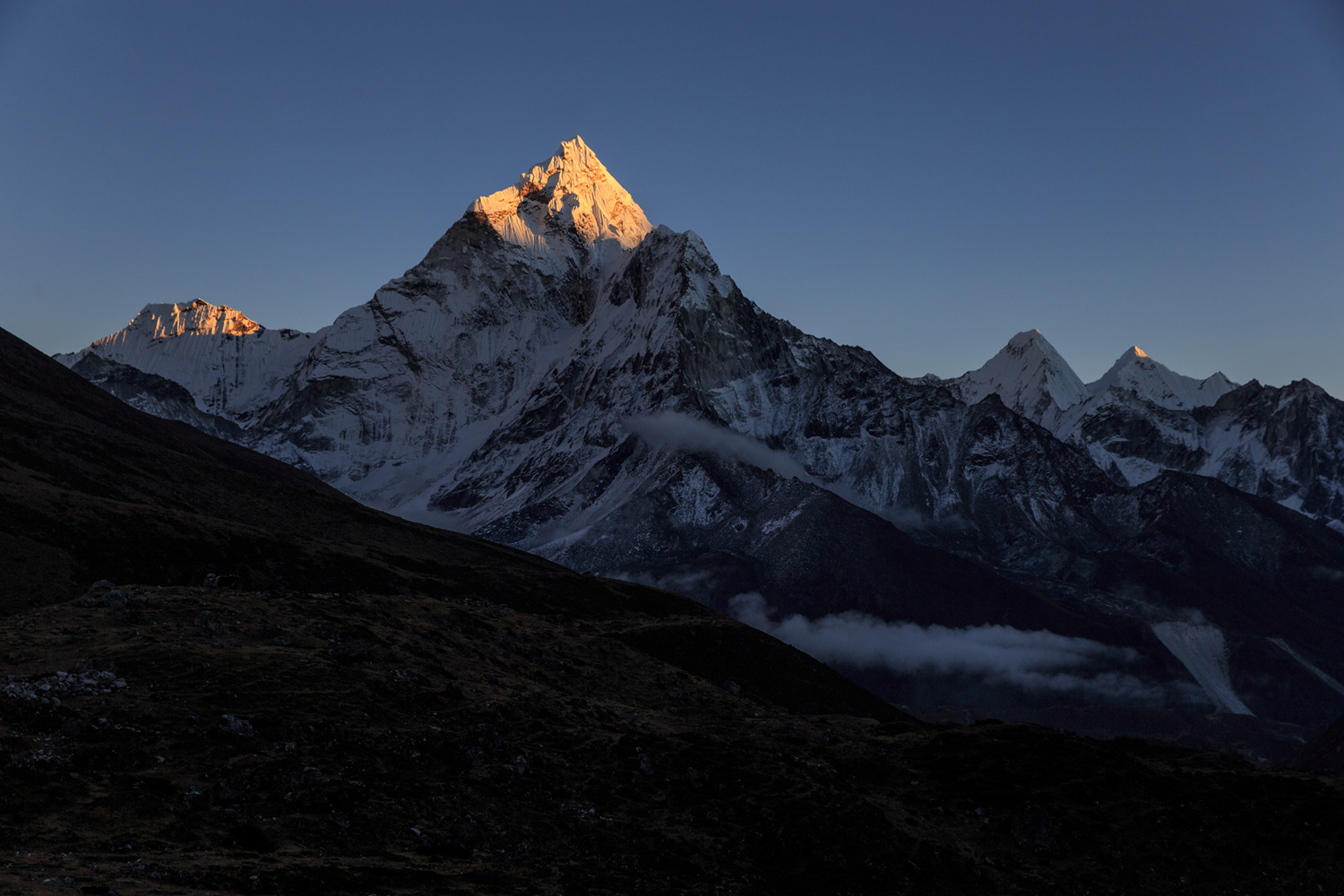    (Dughla)       (Ama Dablam) 6812.