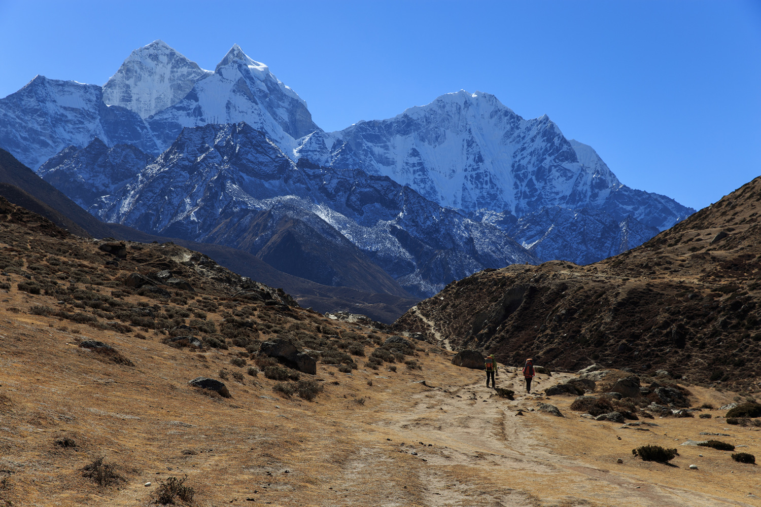    (Pheriche)   (Pangboche).       Pheriche Pass.