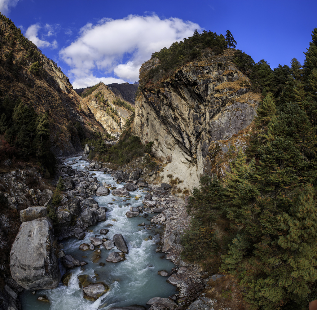         Dudh Koshi     (Tengboche).