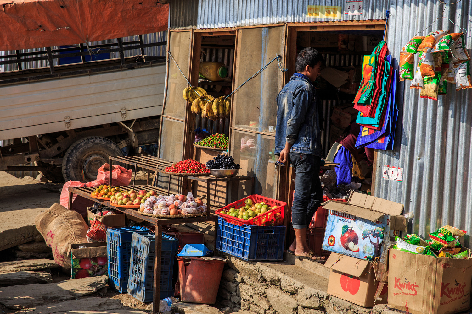    (Phaplu)   (Kathmandu).    Ramailo Danda.