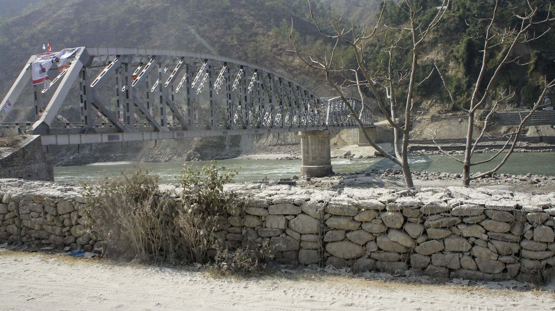    (Phaplu)   (Kathmandu).     Sun Koshi.