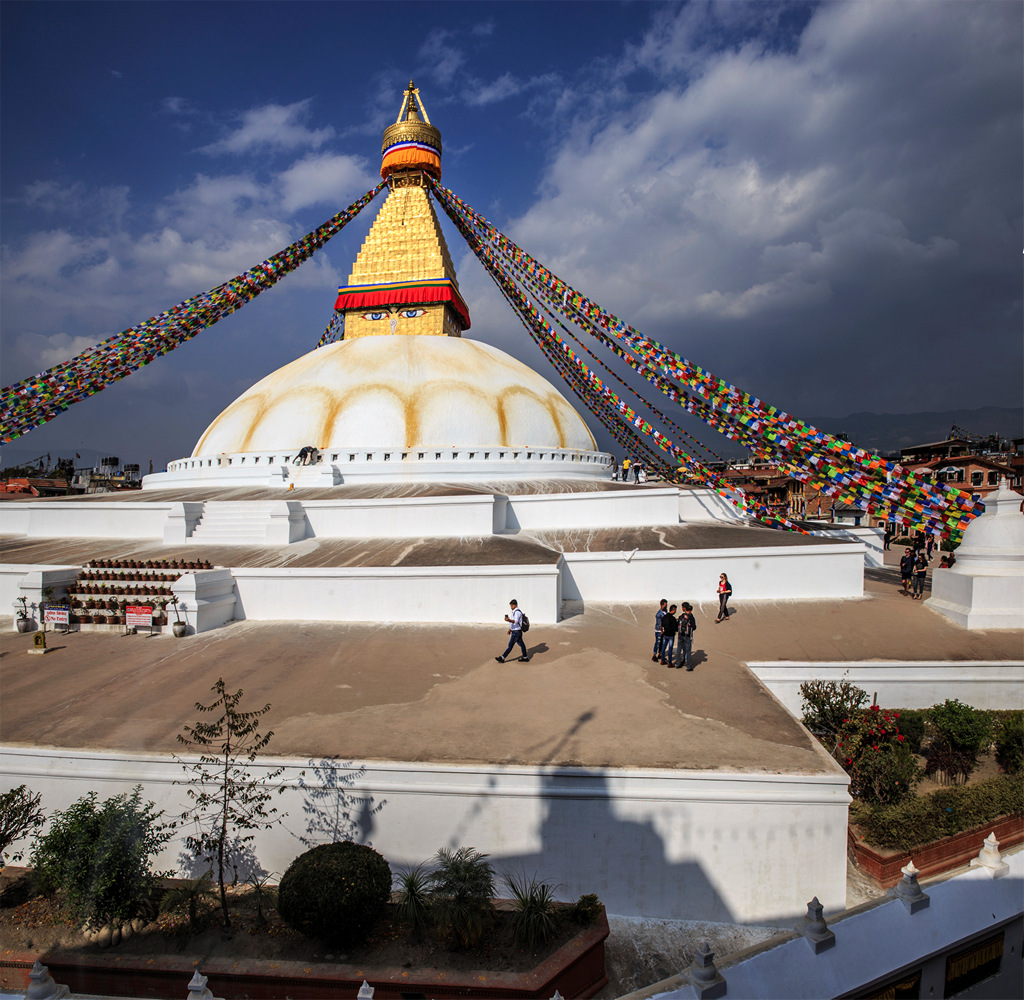     (Kathmandu).  (Boudhanath).     ,   .