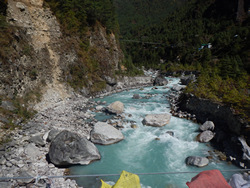      -.     Dudh Koshi   (Monjo).