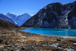   Taboche (Taujung) Tso     (Gokyo).        .