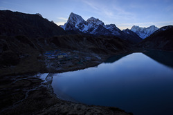     (Gokyo)        (Gokyo Ri) 5360.