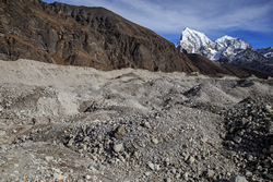     (Gokyo)   (Dragnag)     (Ngozumpa Glacier).