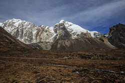      (Lobuche East) 6119     (Lobuche West) 6145      (Dzonglha)        (Cho La).