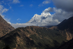      -      (Tengboche),    .