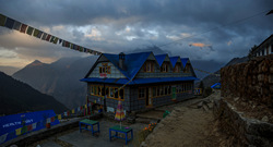  (Puiya, Chutok). Everest Guest House,    .